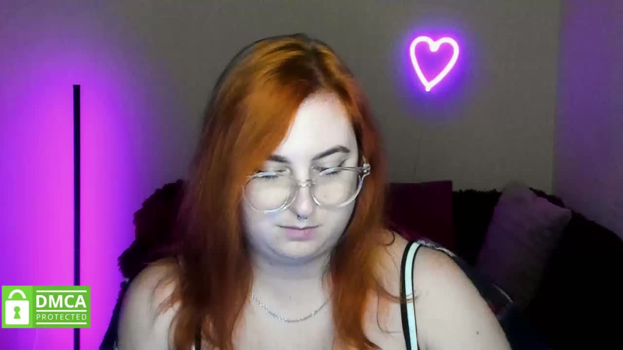 Aliciaredluv Cam Model Chat October 7, 2025