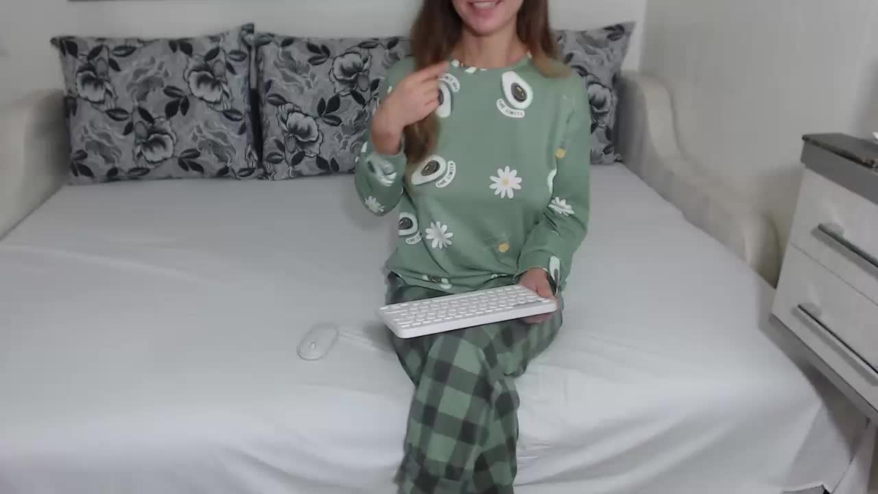 Amore_me Cam Model Chat October 7, 2025