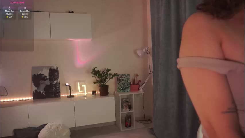 oneo_ Cam Model Chat October 7, 2025