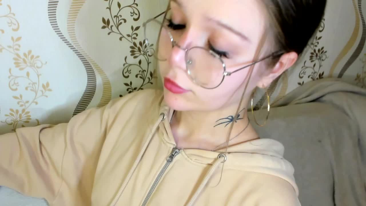 MelMooon Cam Model Chat October 7, 2025