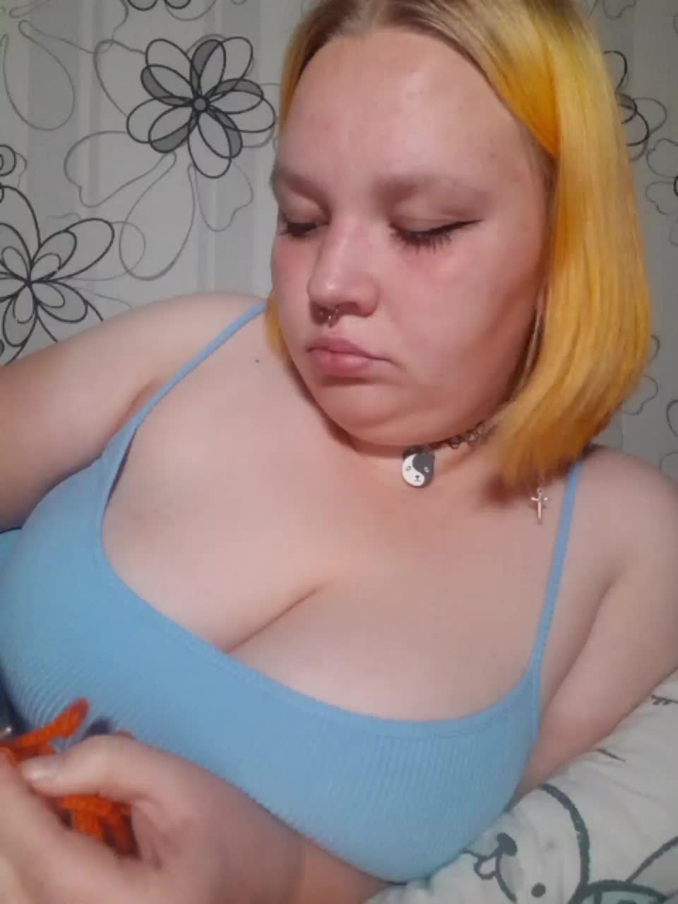 -MeooW- Cam Model Chat October 7, 2025