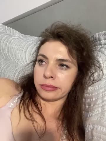 CurlyLara Cam Model Chat October 8, 2025