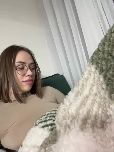 v_-_-_v Cam Model Chat October 8, 2025