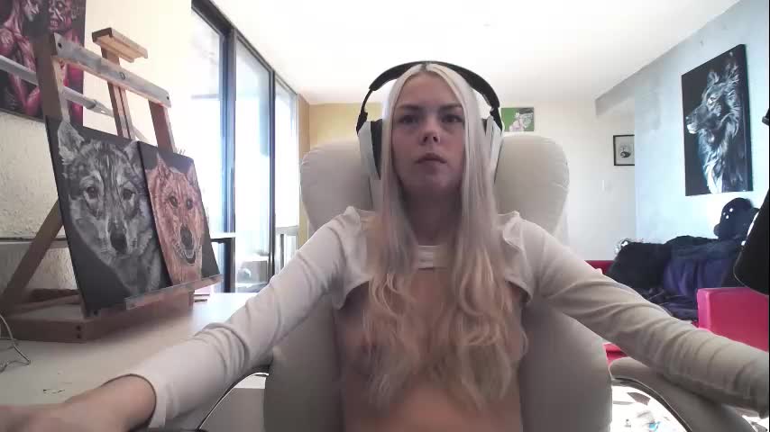 tinykylie Cam Model Chat October 8, 2025