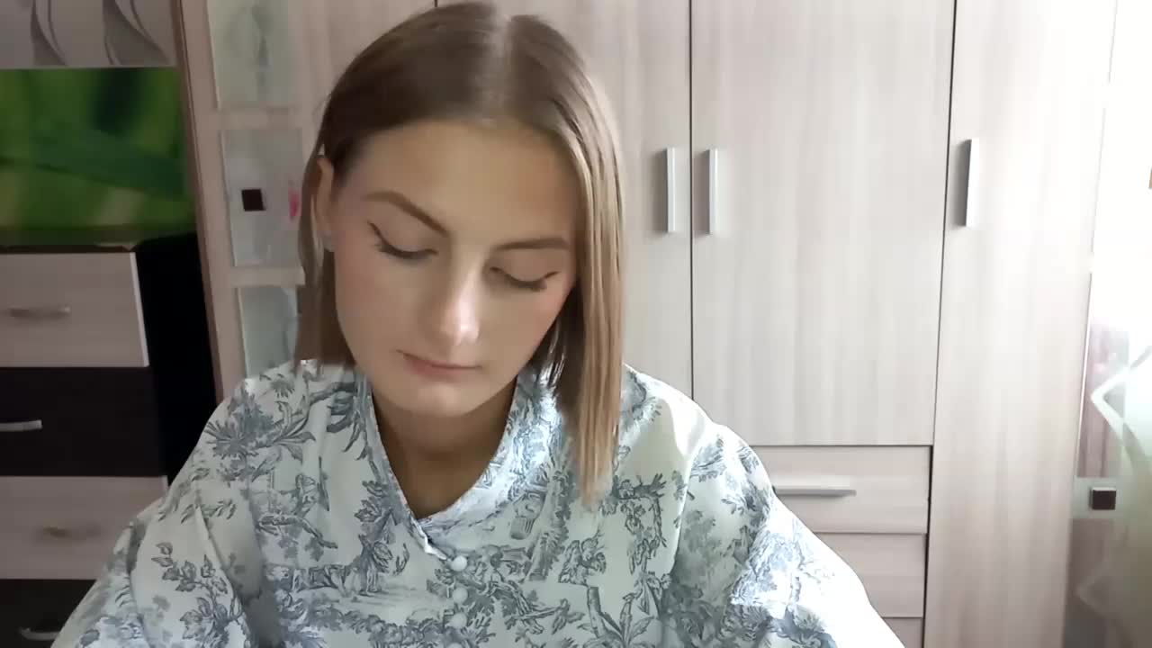 AuroraRow Cam Model Chat October 8, 2025