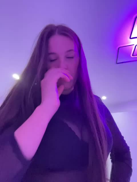 Potifays Cam Model Chat October 8, 2025