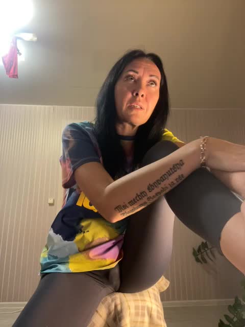 Karolina_Milf Cam Model Chat October 8, 2025