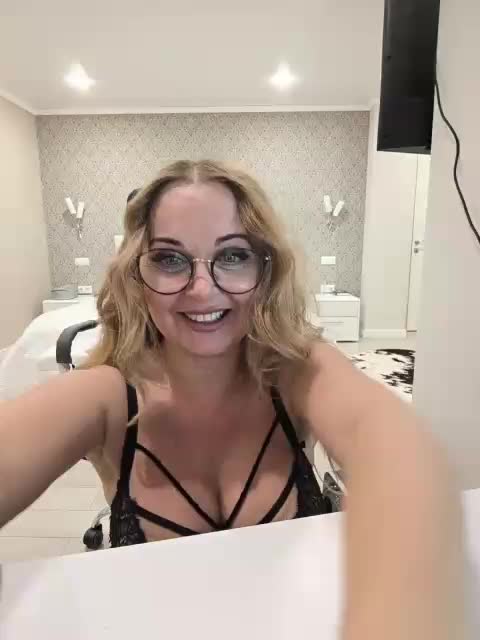 Milf_Zabava Cam Model Chat October 8, 2025