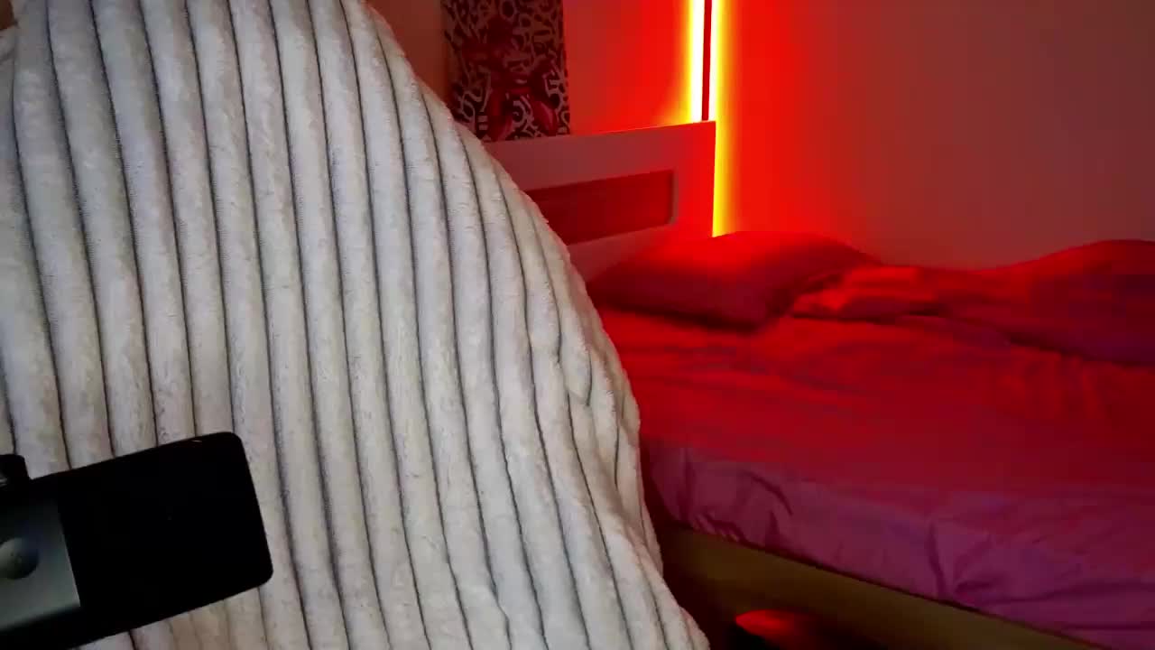 -sweetdreamss- Cam Model Chat October 8, 2025