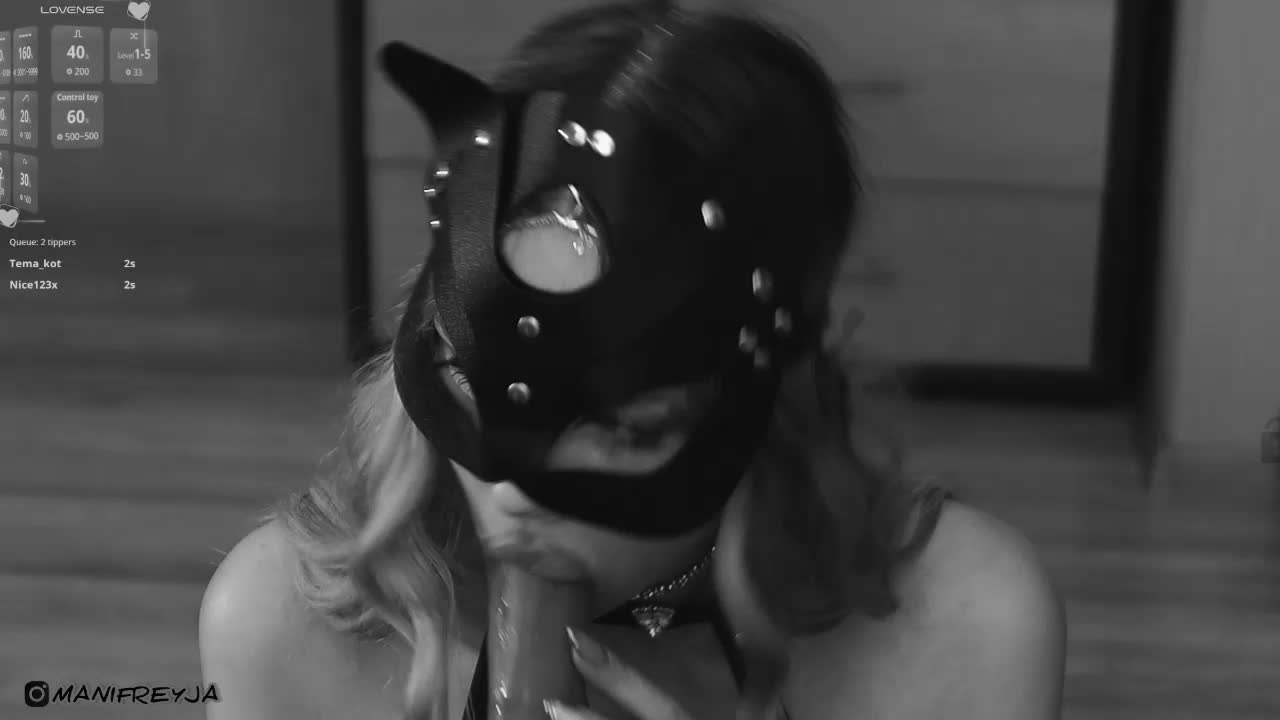 ManiFreyja Cam Model Chat October 8, 2025