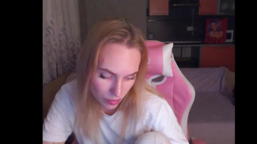 elsa_shine Cam Model Chat October 8, 2025