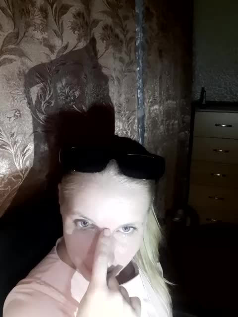 -nelya- Cam Model Chat October 8, 2025