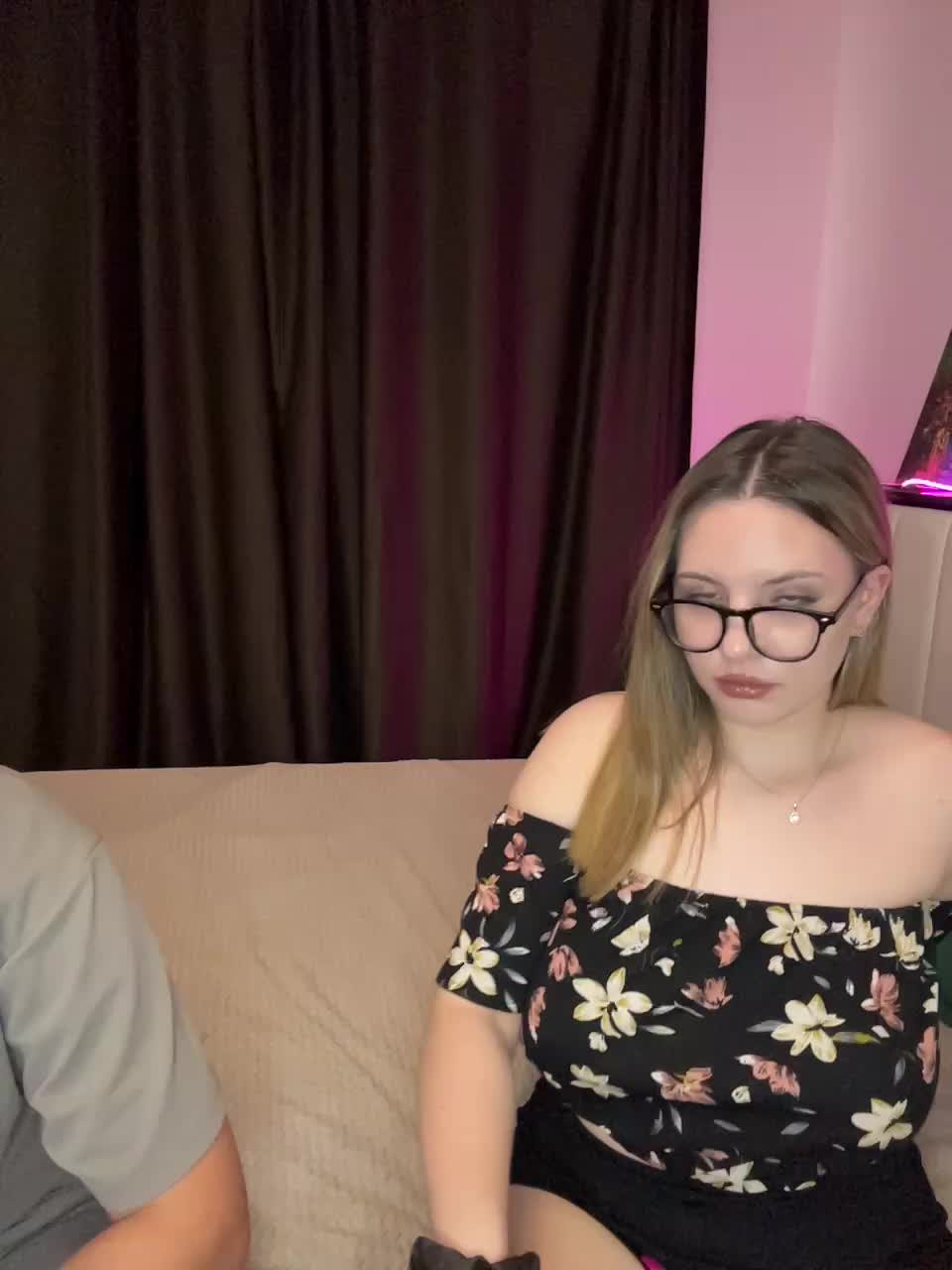 Cris_Mi Cam Model Chat October 8, 2025