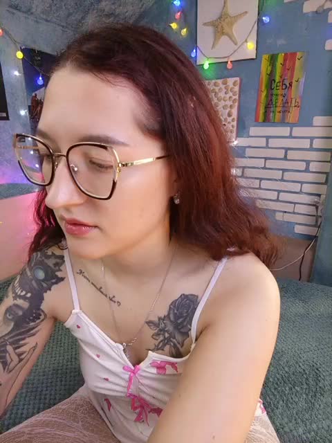 Mari_Gold Cam Model Chat October 8, 2025