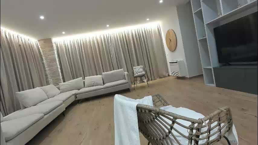 ehotlovea Cam Model Chat October 8, 2025