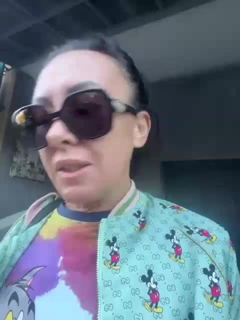 Karolina_Milf Cam Model Chat October 8, 2025