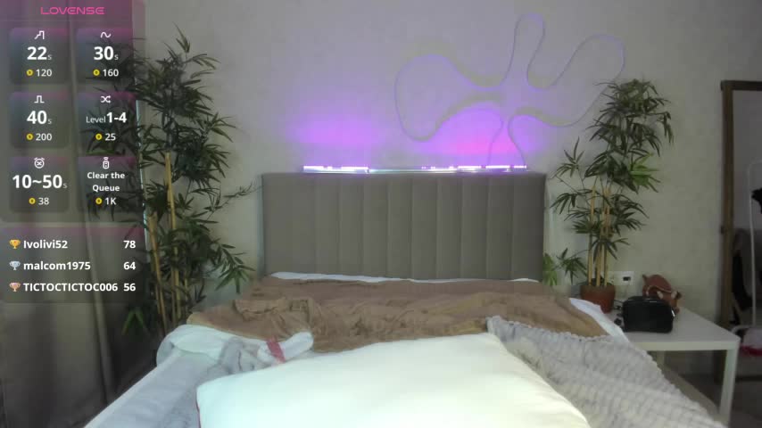 Luna_G0ld Cam Model Chat October 8, 2025