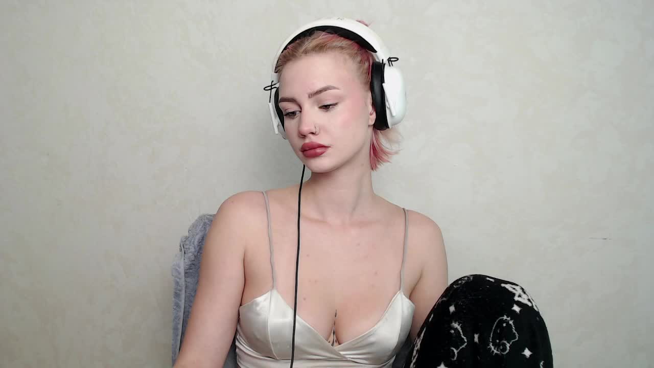 Ice-hot Cam Model Chat October 8, 2025