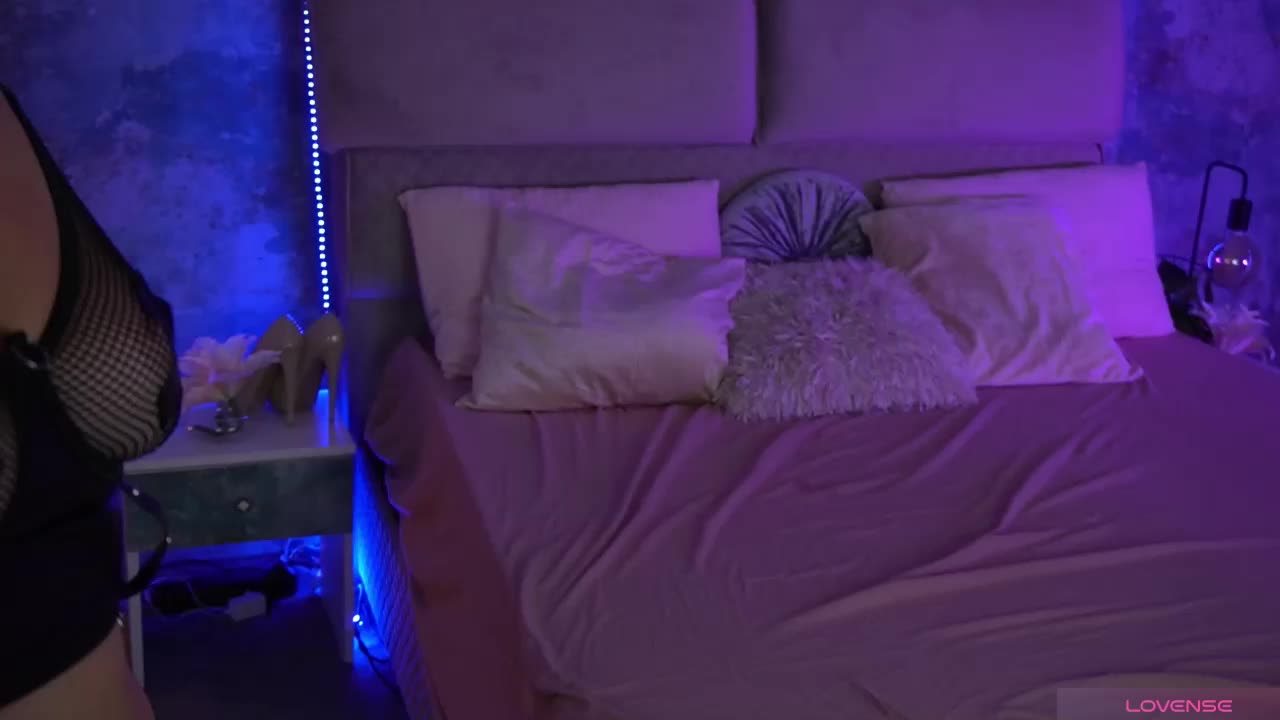 SexyIrinka Cam Model Chat October 8, 2025