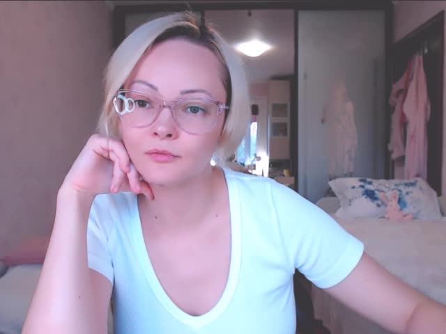 SophieCrush Cam Model Chat October 8, 2025