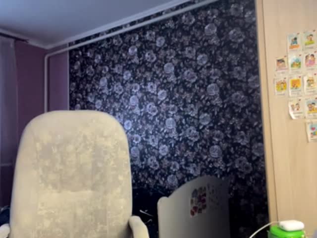 CANDY-LIPS-GIRL Cam Model Chat October 8, 2025