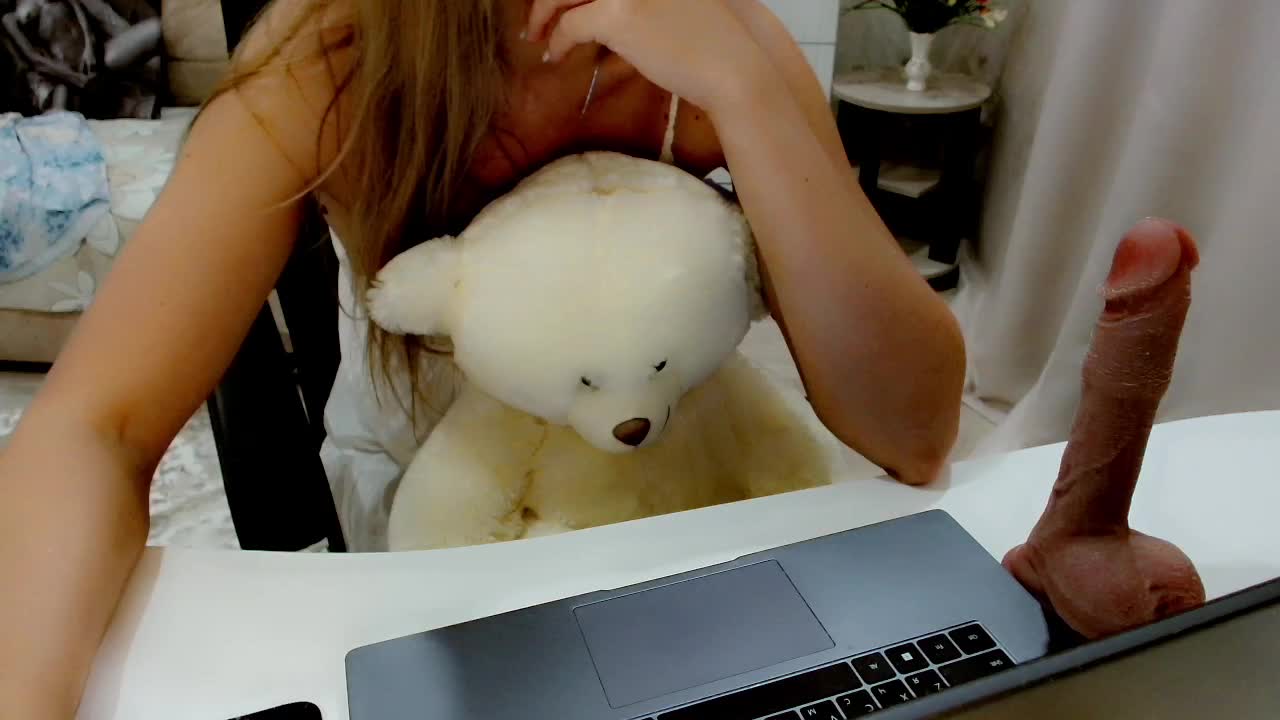 JuicyGloss Cam Model Chat October 8, 2025