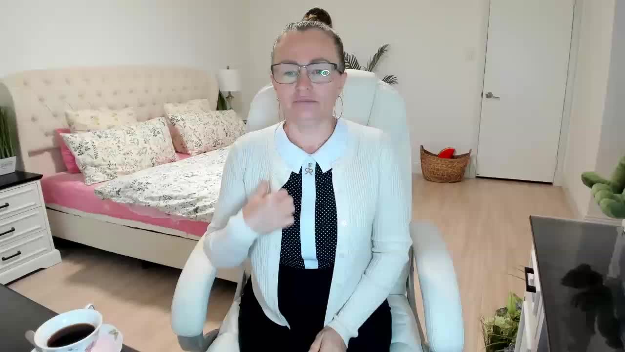 -Michelle- Cam Model Chat October 8, 2025