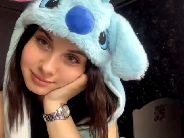 CANDY-LIPS-GIRL Cam Model Chat October 8, 2025