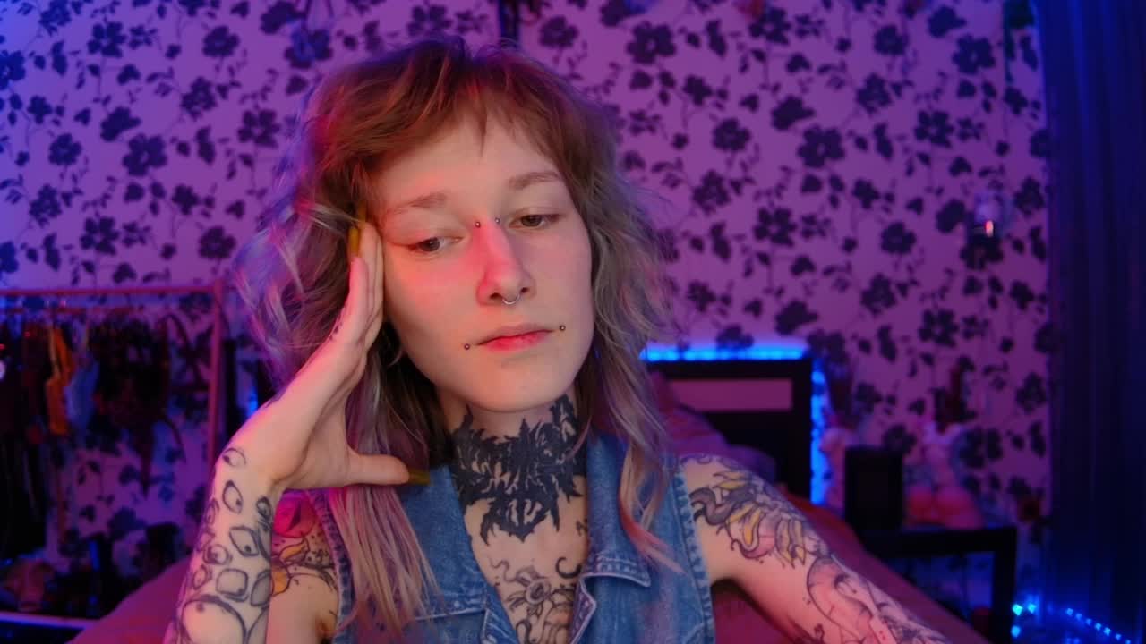 LittleSpaceMouse- Cam Model Chat October 8, 2025