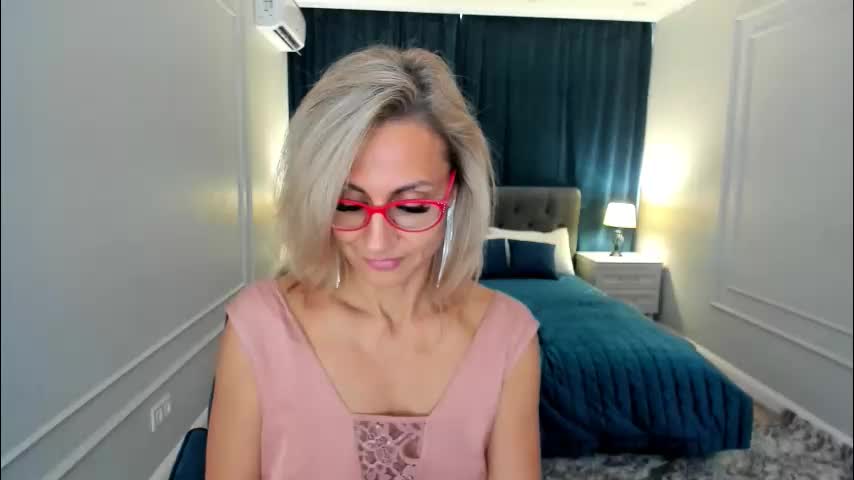 museofstage Cam Model Chat October 8, 2025