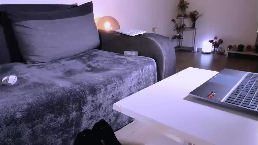 mylegsonheels Cam Model Chat October 8, 2025