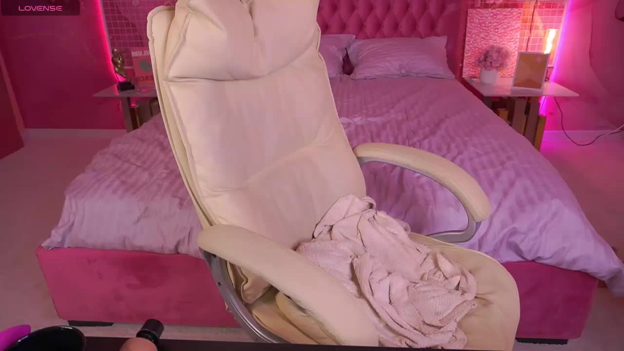 MadissonSoft Cam Model Chat October 8, 2025