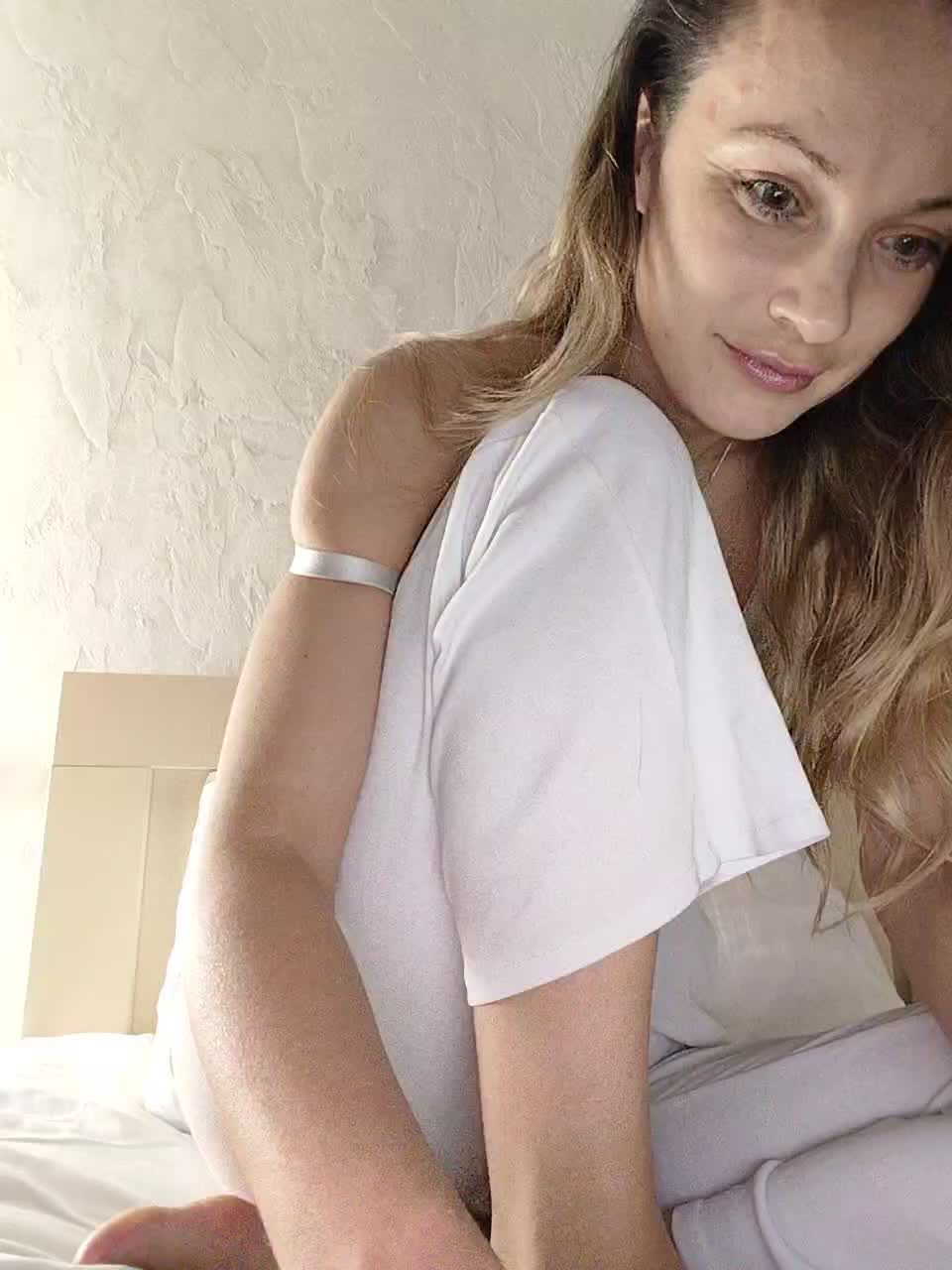 Lola3000 Cam Model Chat October 9, 2025