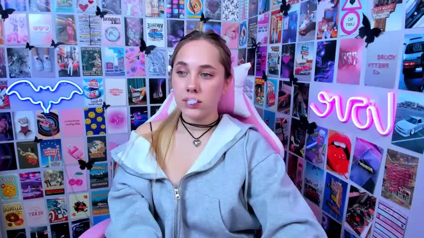 MiaMilas Cam Model Chat October 9, 2025