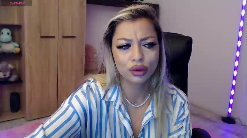nicole___19 Cam Model Chat October 9, 2025