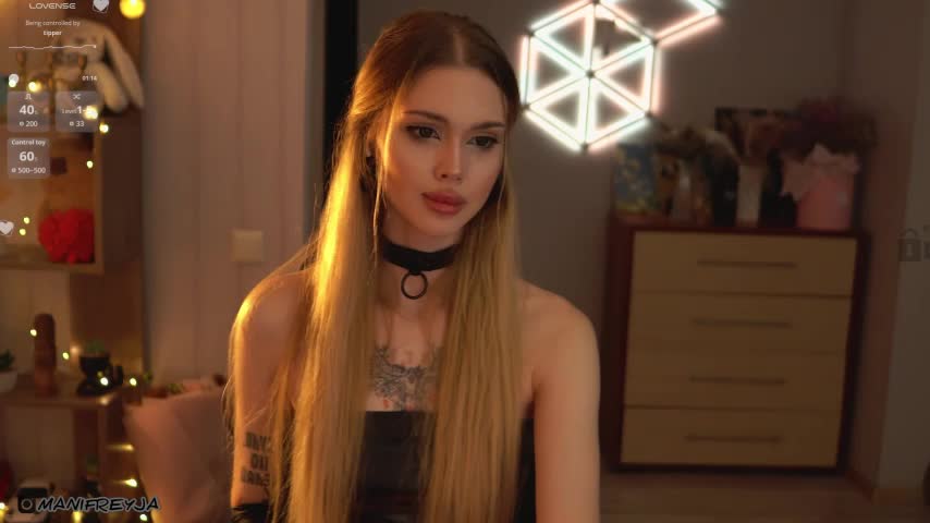 ManiFreyja Cam Model Chat October 9, 2025