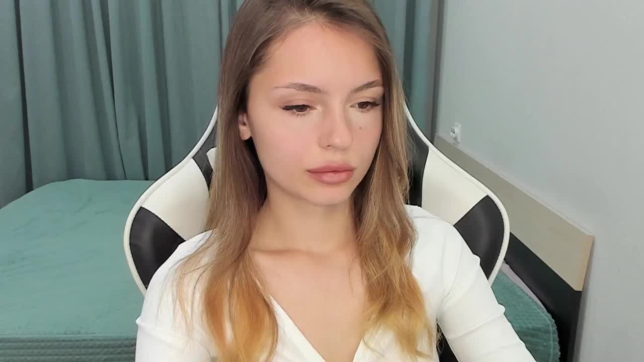 EmiMe Cam Model Chat October 9, 2025