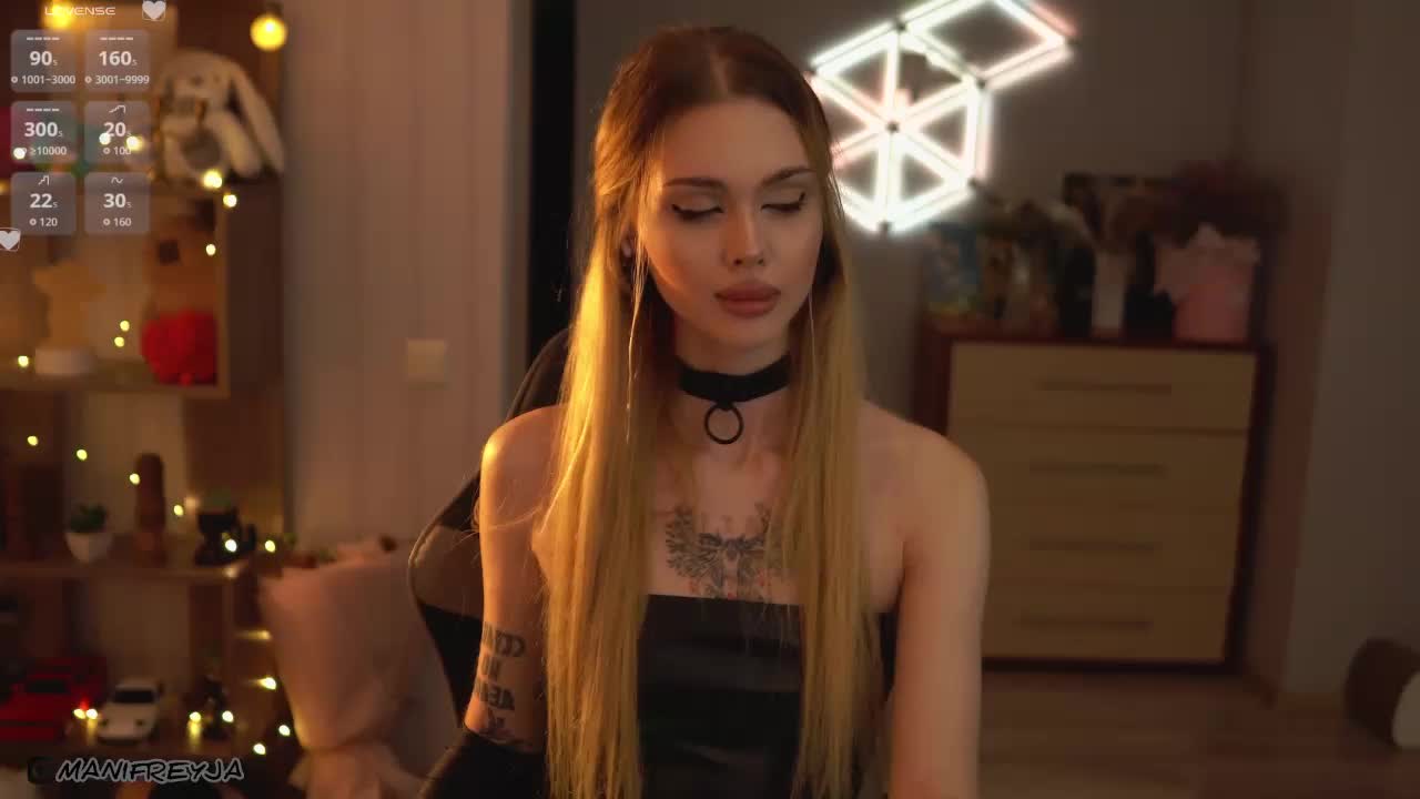 ManiFreyja Cam Model Chat October 9, 2025