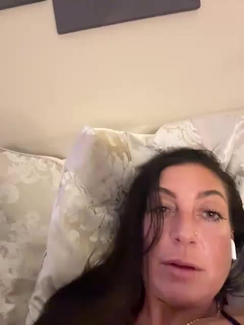 IrinkaGata Cam Model Chat October 9, 2025