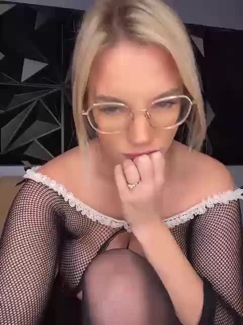 LYALAtop Cam Model Chat October 9, 2025
