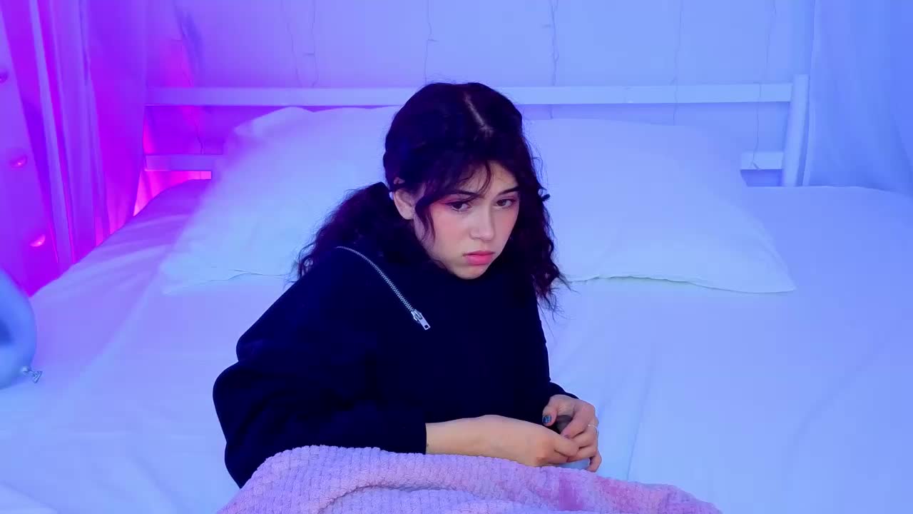 CoralineJones Cam Model Chat October 9, 2025