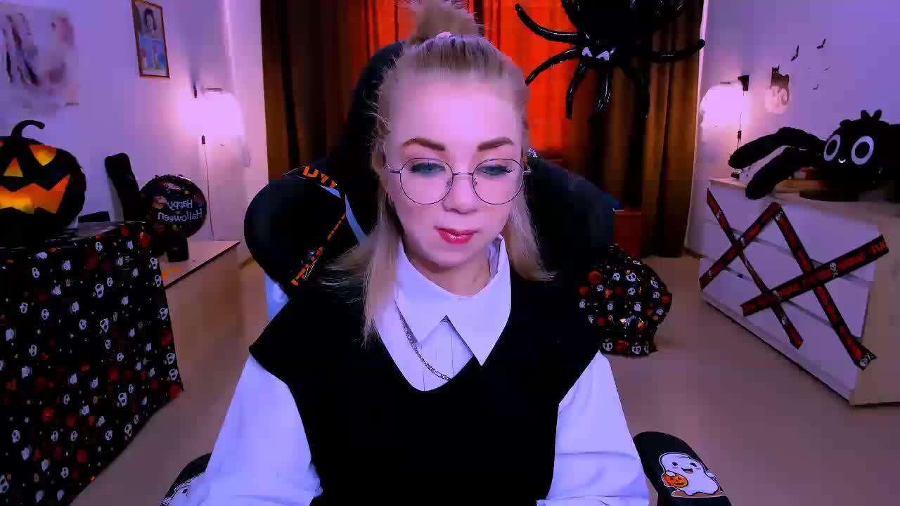 BabyNicole Cam Model Chat October 9, 2025