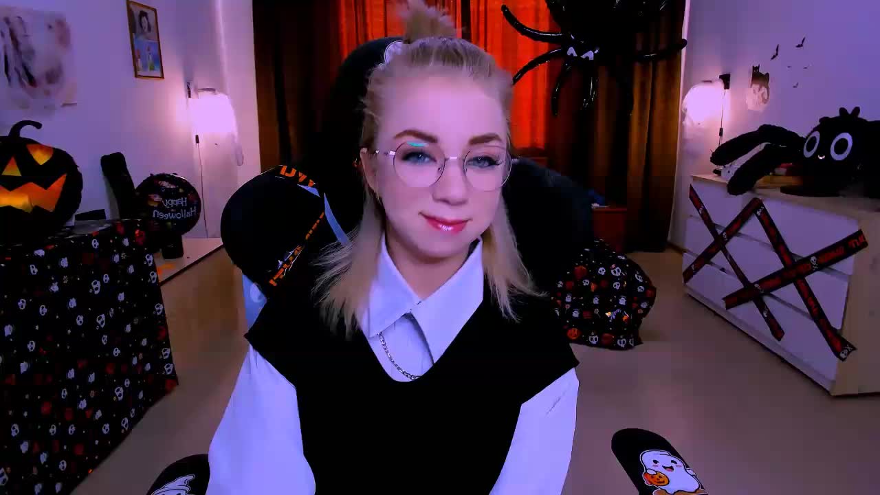 BabyNicole Cam Model Chat October 9, 2025