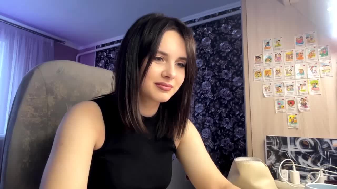 CANDY-LIPS-GIRL Cam Model Chat October 9, 2025