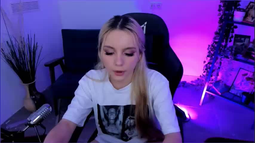 aurorawrenfield Cam Model Chat October 9, 2025