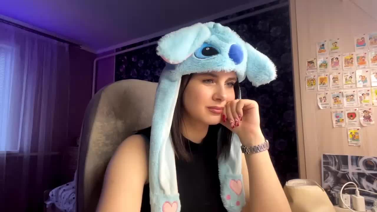 CANDY-LIPS-GIRL Cam Model Chat October 9, 2025