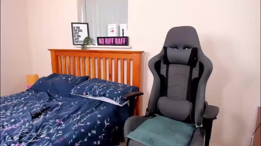 luciewintersuk Cam Model Chat October 9, 2025