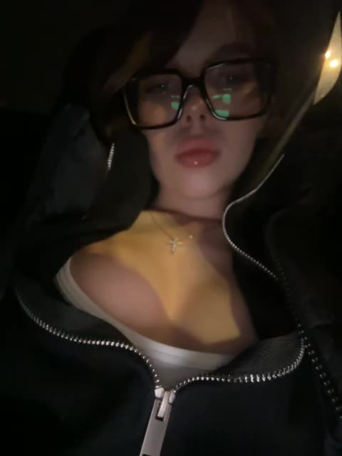 -Alessandra-21- Cam Model Chat October 9, 2025