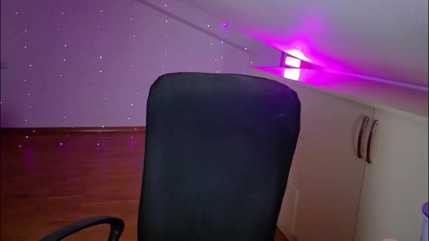 shadow_strikere Cam Model Chat October 9, 2025