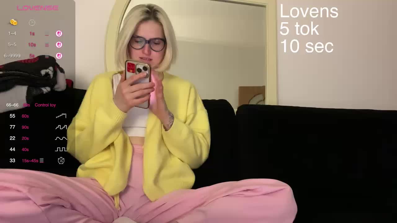 Sexy-Sweets Cam Model Chat October 9, 2025